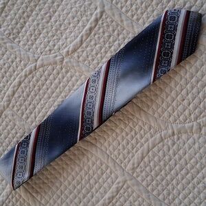 VINTAGE Men's Tie with Blue and Red Stripes